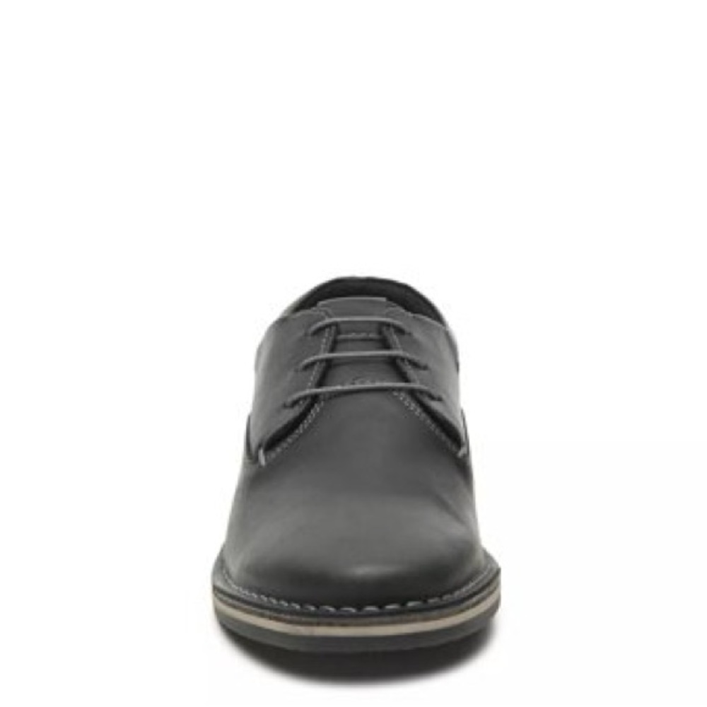 Steve Madden Black Oxfords with Classic Lace-Up Design - Picture 2 of 10